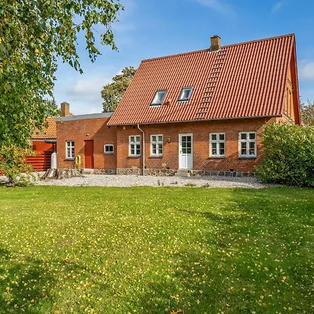 3 Bedroom In Holiday home