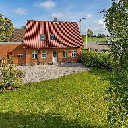 3 Bedroom In Holiday home